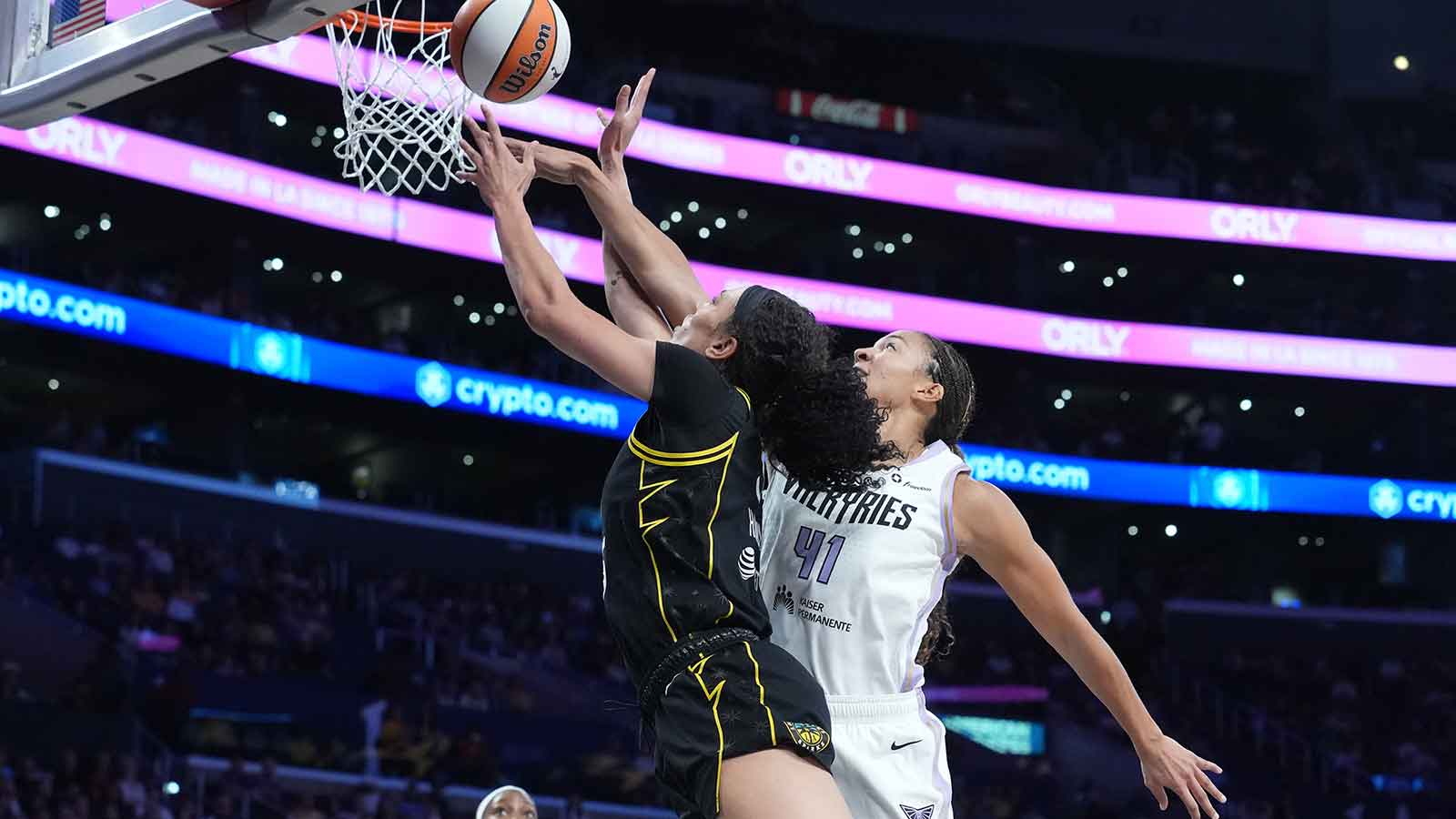 Valkyries’ Kiah Stokes exits Sparks game with concerning injury