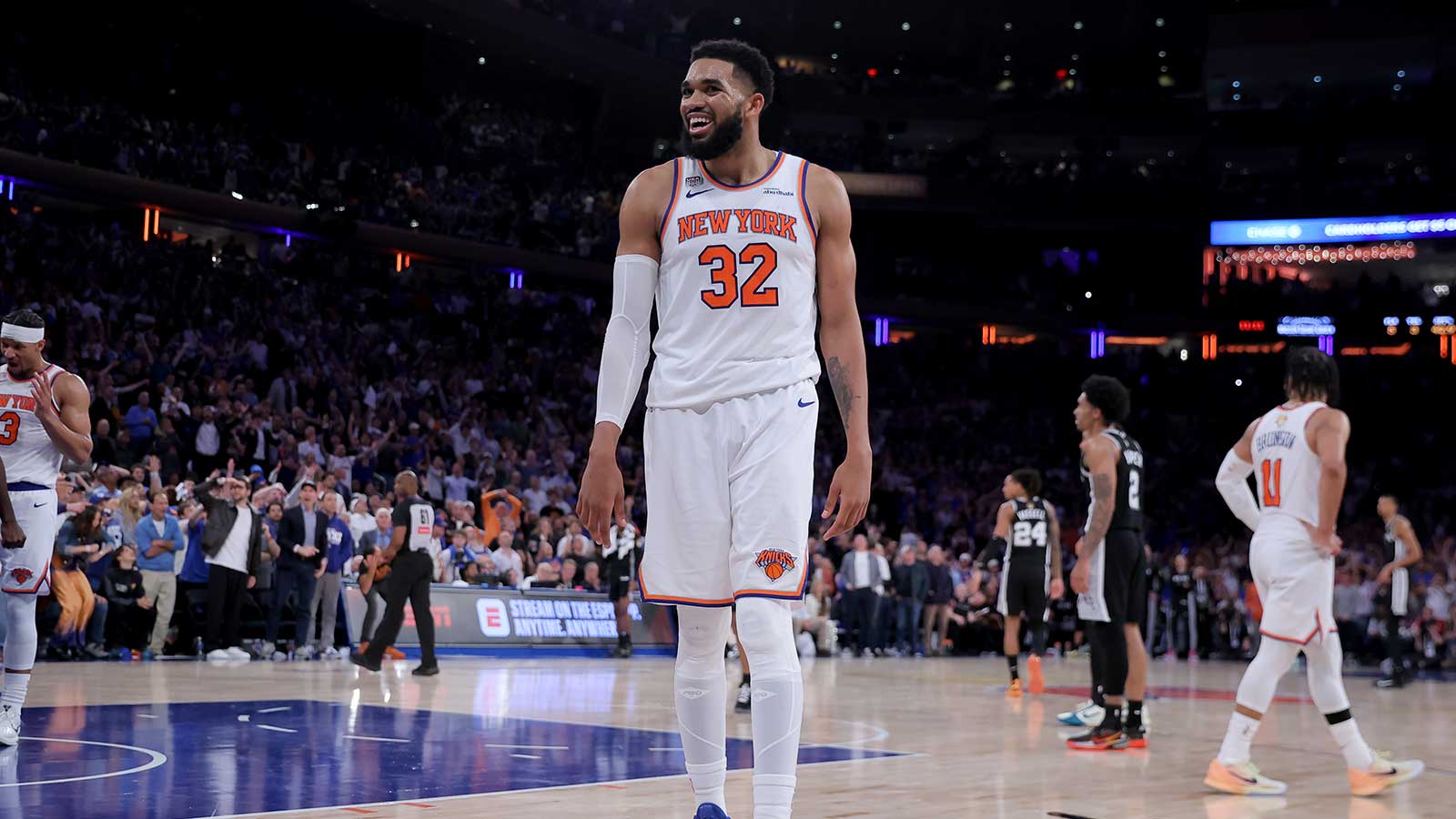 Knicks’ KAT reacts to Josh Hart’s massive praise for heroic Finals play