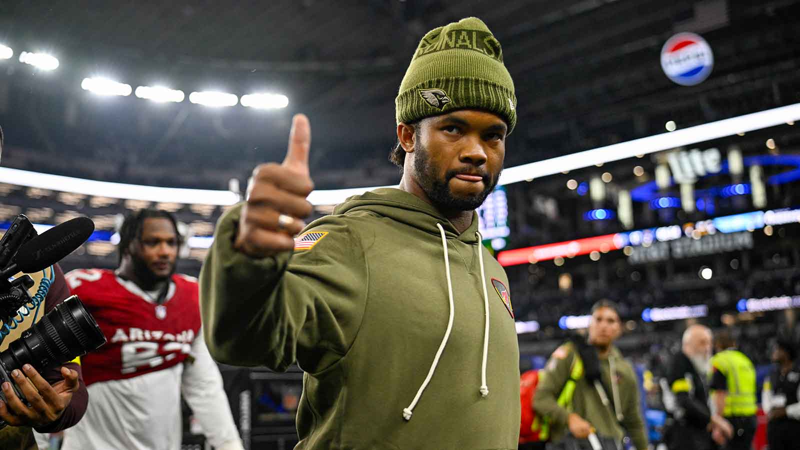 https://wp.clutchpoints.com/wp-content/uploads/2026/08/Kyler-Murray-thumbs-up.jpg