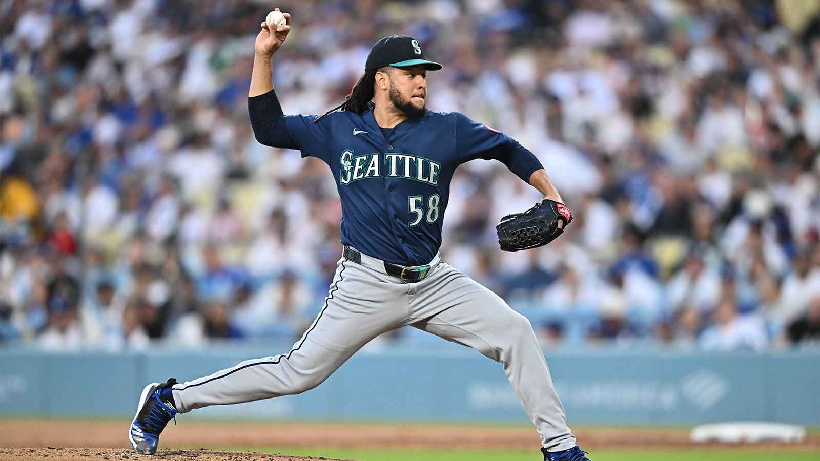 White Sox acquire Luis Castillo in 4 player trade with Mariners