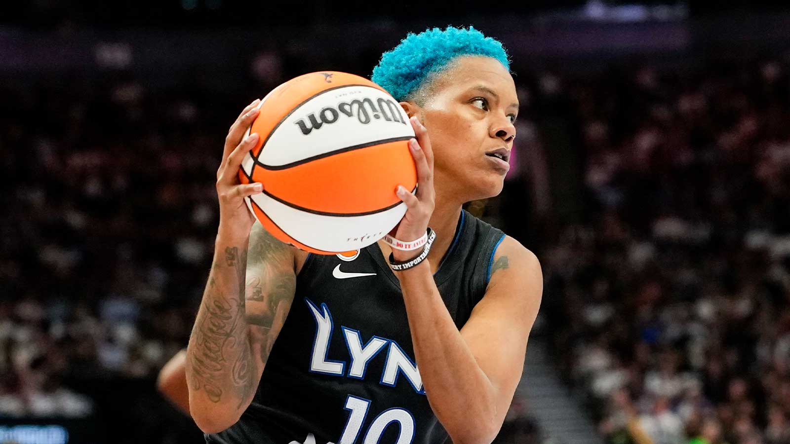 Lynx’s Courtney Williams sheds light on hilarious pregame trash talk with Caitlina Clark