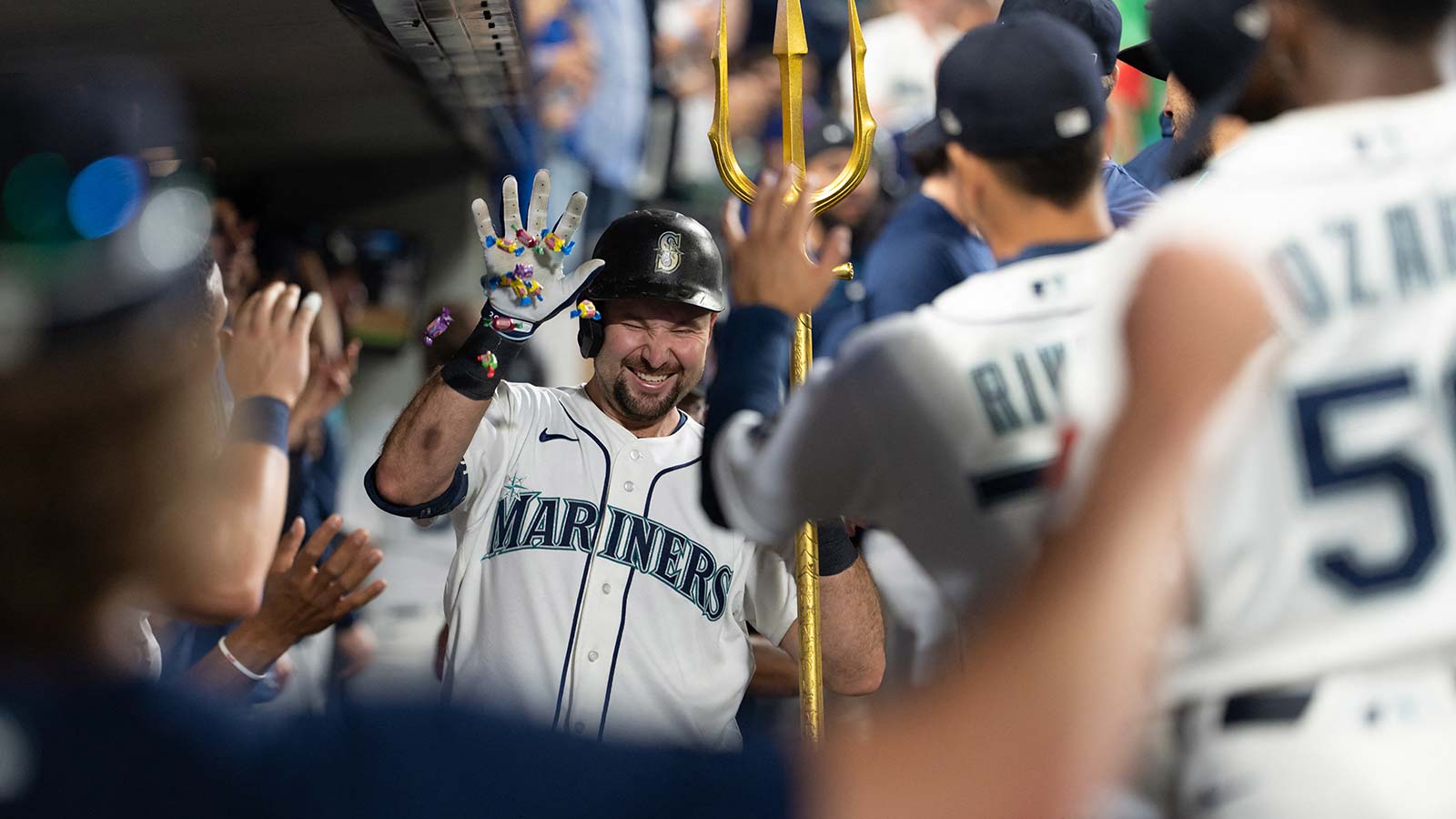 https://wp.clutchpoints.com/wp-content/uploads/2026/08/Mariners-catcher-Cal-Raleigh-29-celebrates-in-the-dugout.jpg