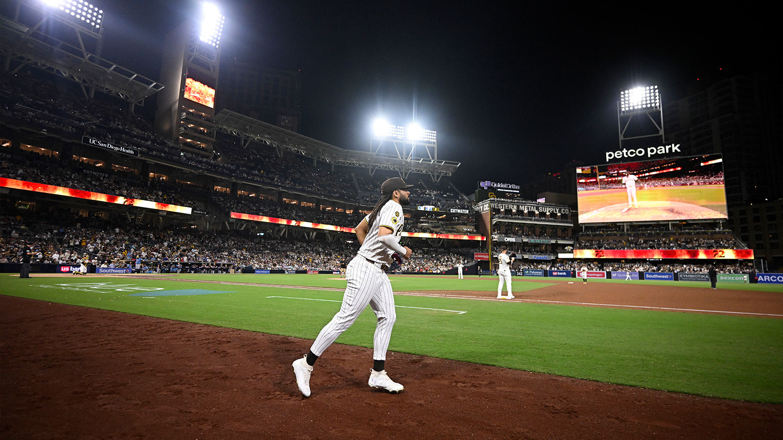 https://wp.clutchpoints.com/wp-content/uploads/2026/08/Mark-DeRosa-gets-100-real-on-Fernando-Tatis.jpg