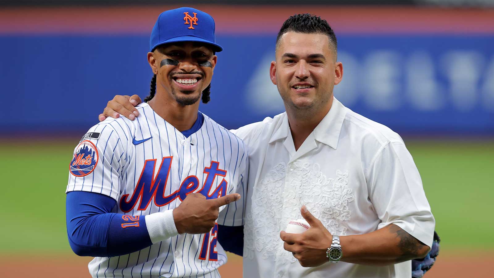 https://wp.clutchpoints.com/wp-content/uploads/2026/08/Mets-former-player-Jose-Iglesias-poses-with-Francisco-Lindor.jpg