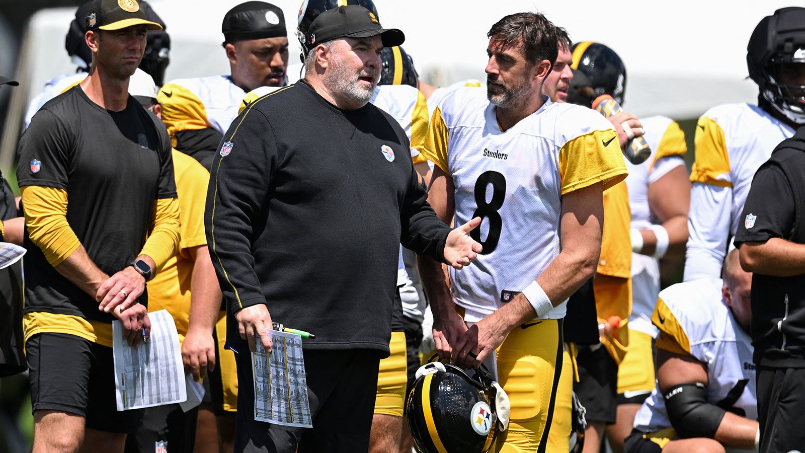 Steelers’ Aaron Rodgers taking mentorship role to ‘new level’ per Mike McCarthy
