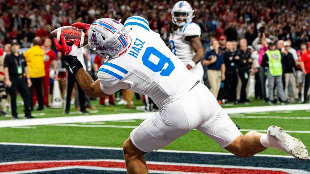 Ole Miss tight end Luke Hasz (9) catches a touchdown pass during the Sugar Bowl and College Football Playoff quarterfinals at Caesars Superdome in New Orleans, La., on Thursday, Jan. 1, 2026. Ole Miss defeated Georgia 39-34.