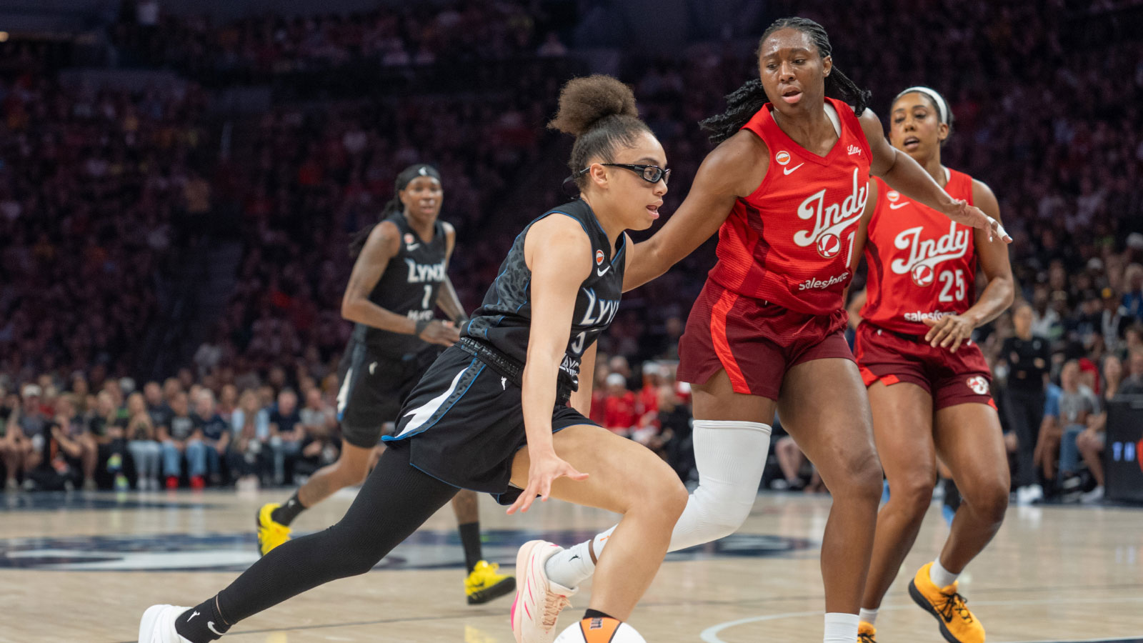 Lynx’s Olivia Miles experiences ‘Welcome to the W’ moment during Kelsey Mitchell’s huge first half