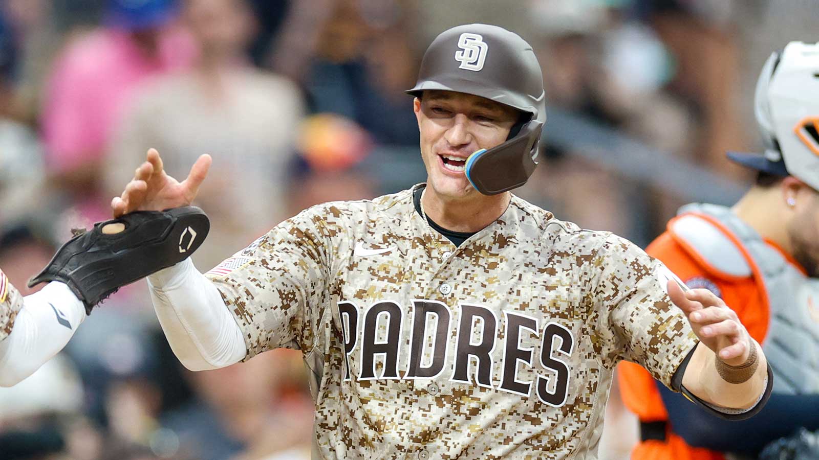 Austin Hays smashes home run in first game with Padres