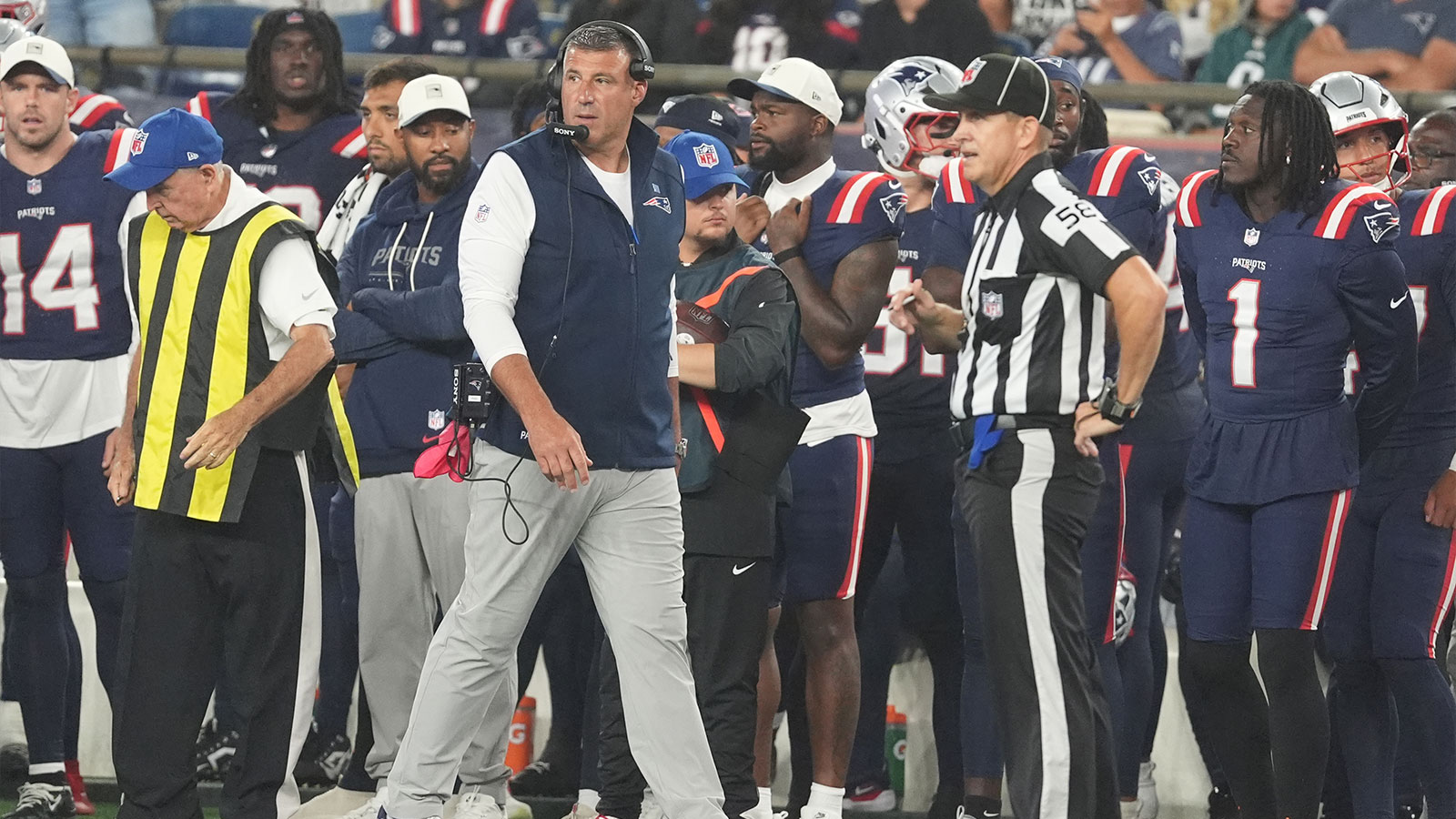 https://wp.clutchpoints.com/wp-content/uploads/2026/08/Patriots-head-coach-Mike-Vrabel-during-preseason-game-vs.-Eagles.jpg