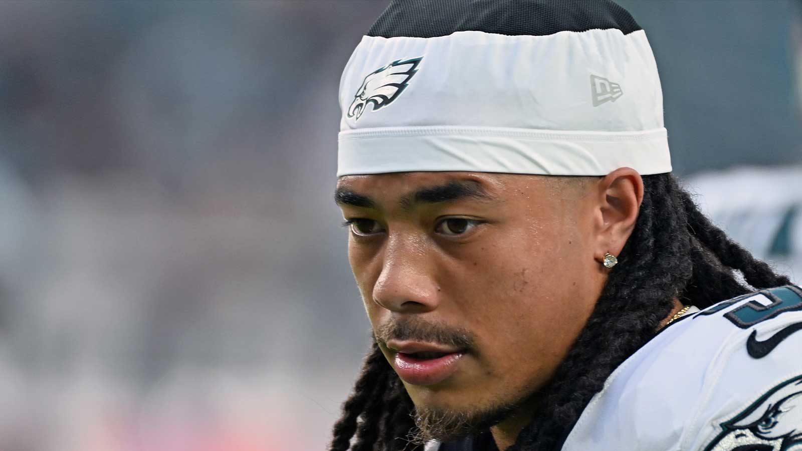 Eagles rookie Makai Lemon gets words of encouragement from DeVonta Smith after botched punt