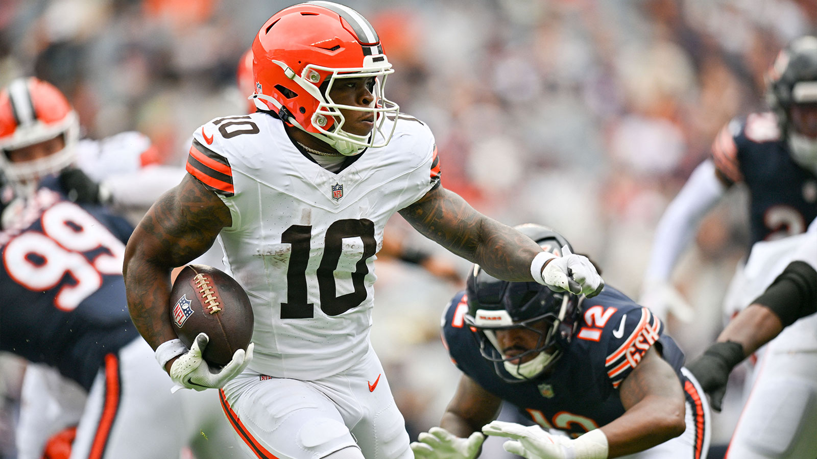 Cleveland Browns running back Quinshon Judkins (10) runs the ball against Chicago Bears linebacker Devin Bush (12) during the first half at Soldier Field.