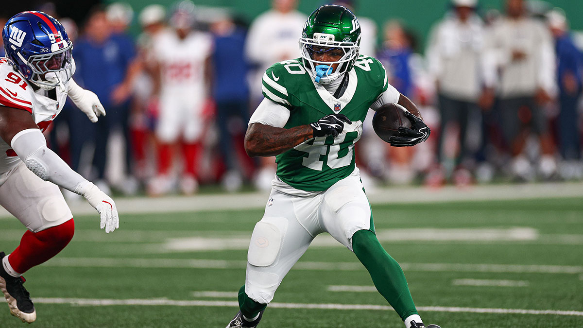 Jets RB Chip Trayanum taken to hospital after scary neck injury vs. Giants