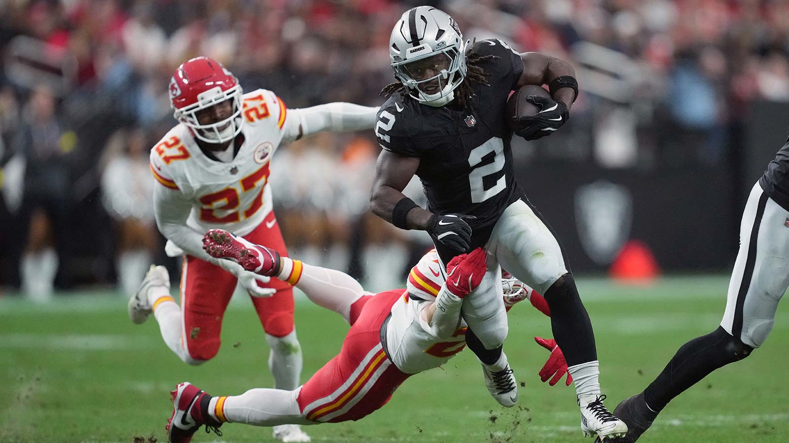 https://wp.clutchpoints.com/wp-content/uploads/2026/08/Raiders-running-back-Ashton-Jeanty-2-carries-the-ball.jpg