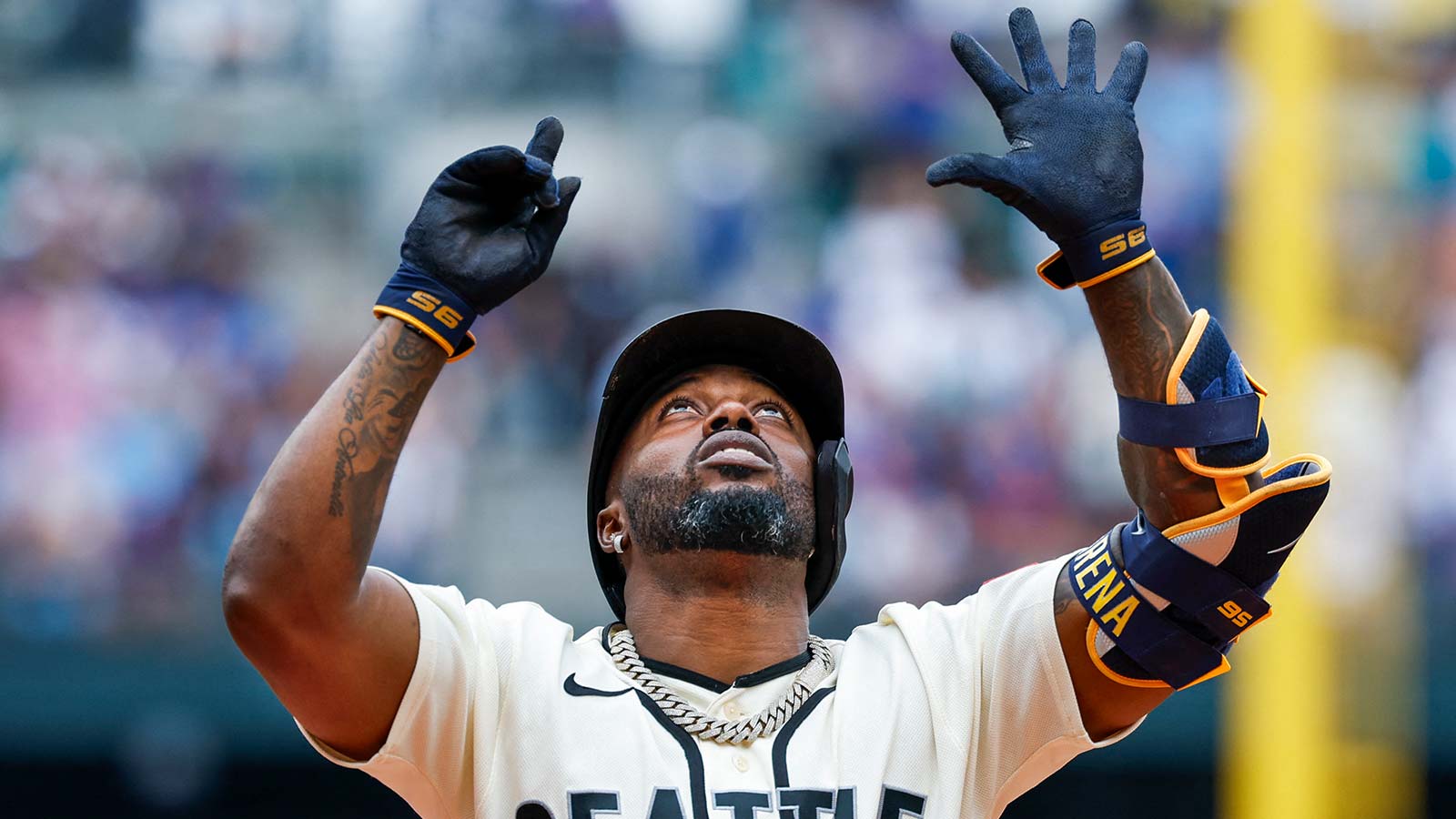 Mariners’ Randy Arozarena approaching Barry Bonds record after launching leadoff HR vs. Cubs