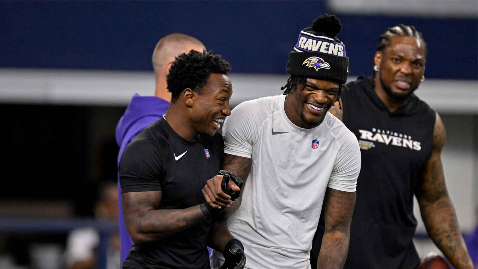 https://wp.clutchpoints.com/wp-content/uploads/2026/08/Ravens-Pro-Bowl-WR-Zay-Flowers-jokes-around-with-superstar-QB-Lamar-Jackson.jpg