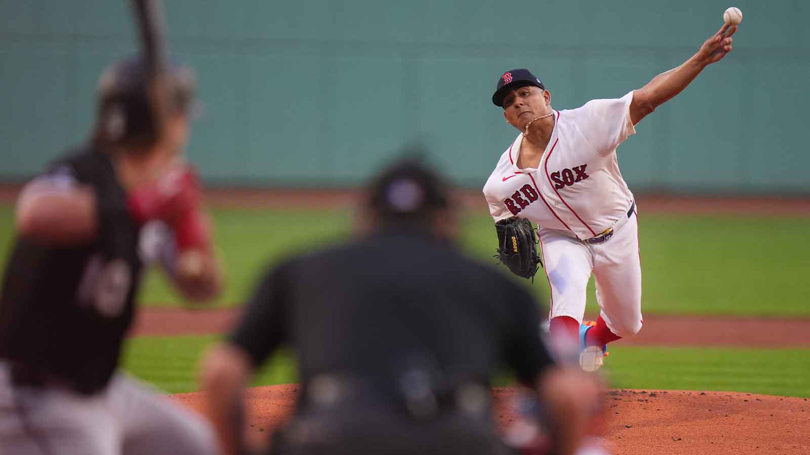 https://wp.clutchpoints.com/wp-content/uploads/2026/08/Red-Sox-pitcher-Ranger-Suarez-55-throws-a-pitch.jpg