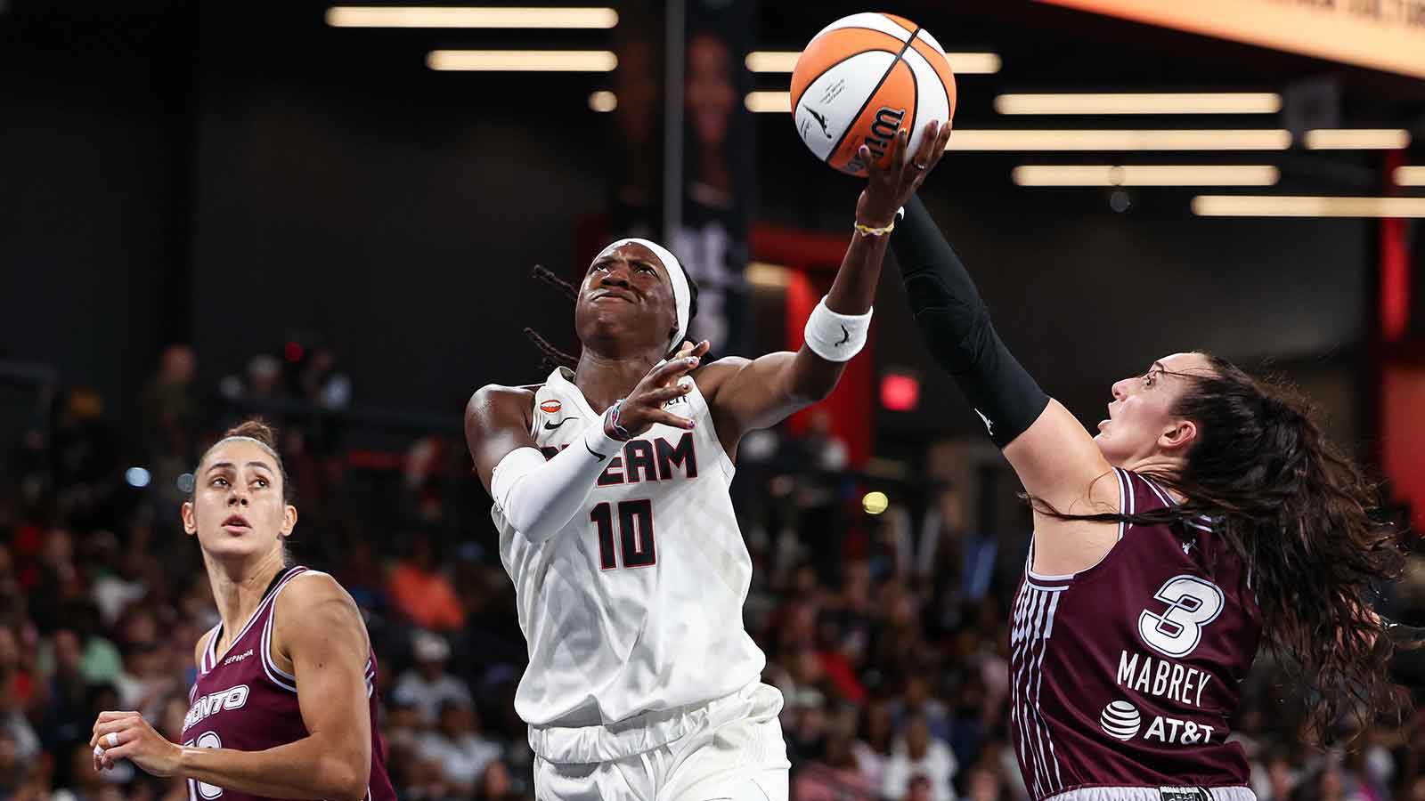 Dream’s Rhyne Howard breaks Diana Taurasi’s record in win vs. Tempo