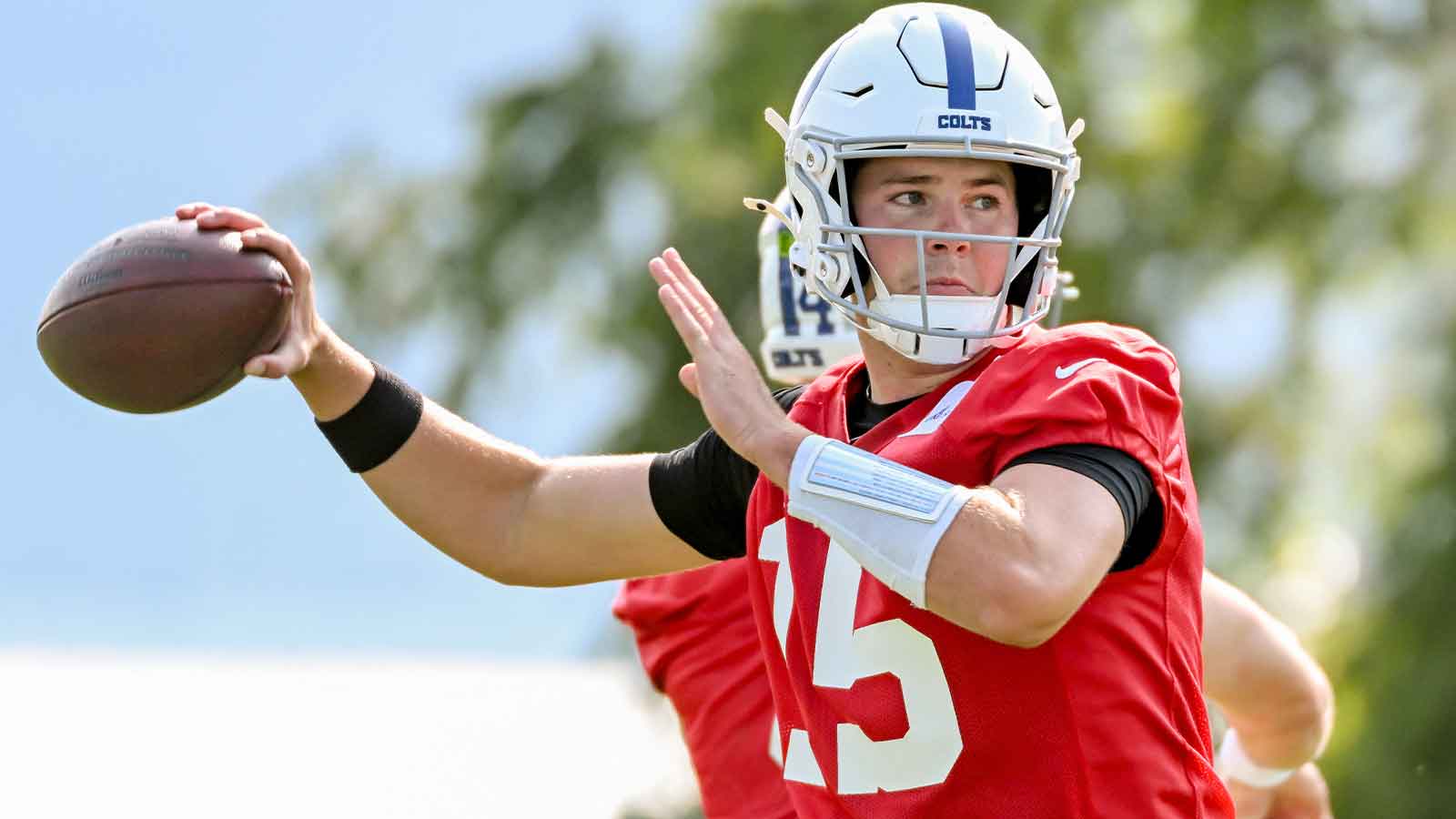 https://wp.clutchpoints.com/wp-content/uploads/2026/08/Riley-Leonard-passing.jpg