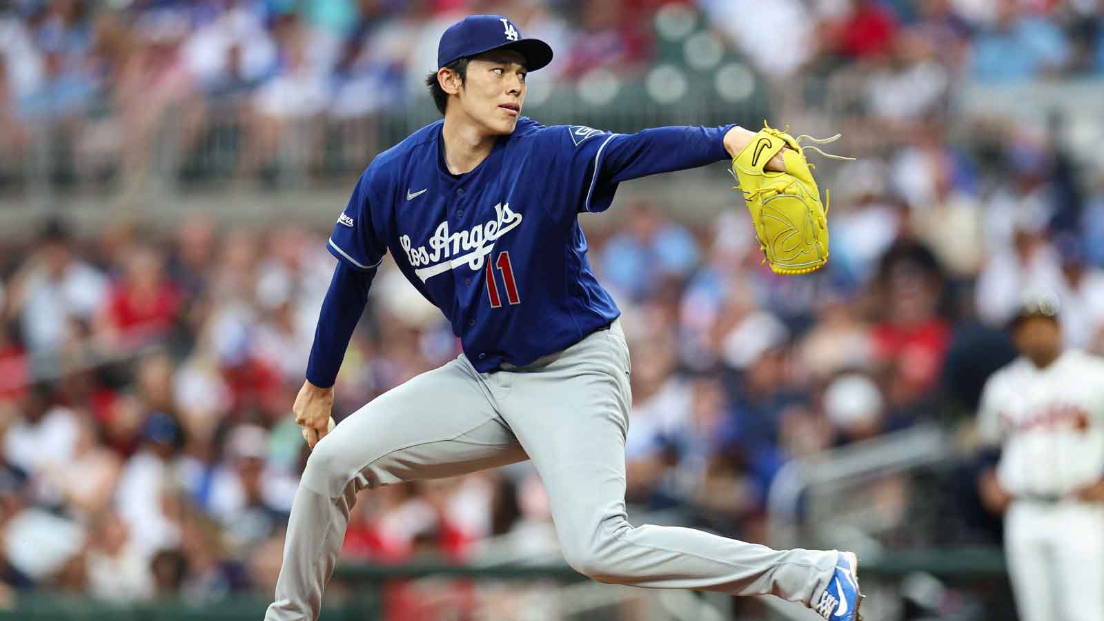 Dodgers’ Roki Sasaki exits Braves game after medical staff examines his pitching hand