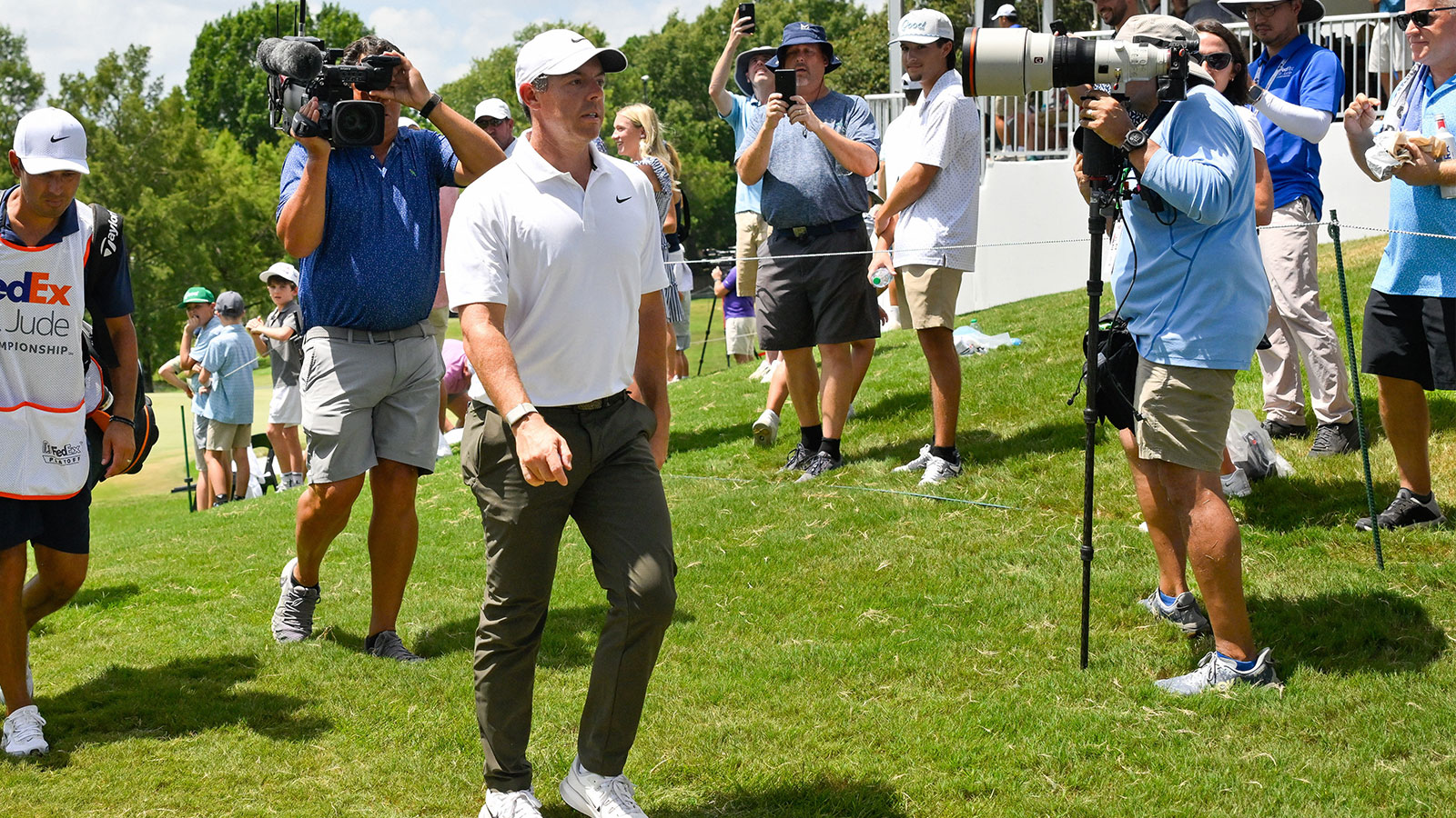 https://wp.clutchpoints.com/wp-content/uploads/2026/08/Scottie-Scheffler-Rory-McIlroy-truly-feel-about-LIV-players.jpg