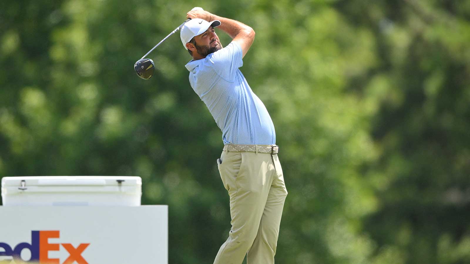 https://wp.clutchpoints.com/wp-content/uploads/2026/08/Scottie-Scheffler-plays-his-shot.jpg