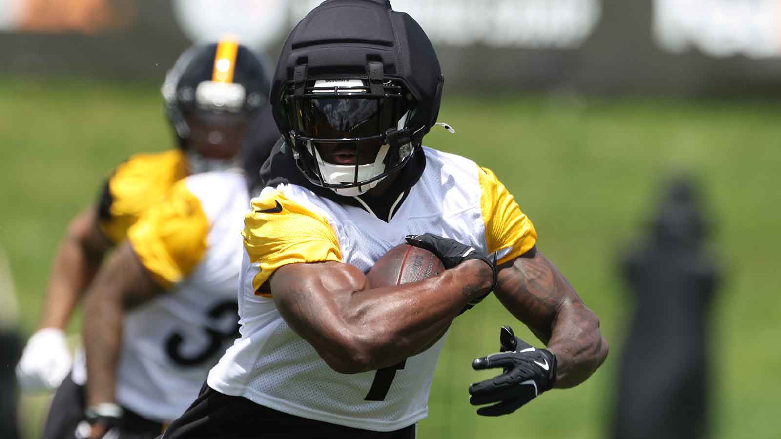 https://wp.clutchpoints.com/wp-content/uploads/2026/08/Steelers-WR-DK-Metcalf.jpg