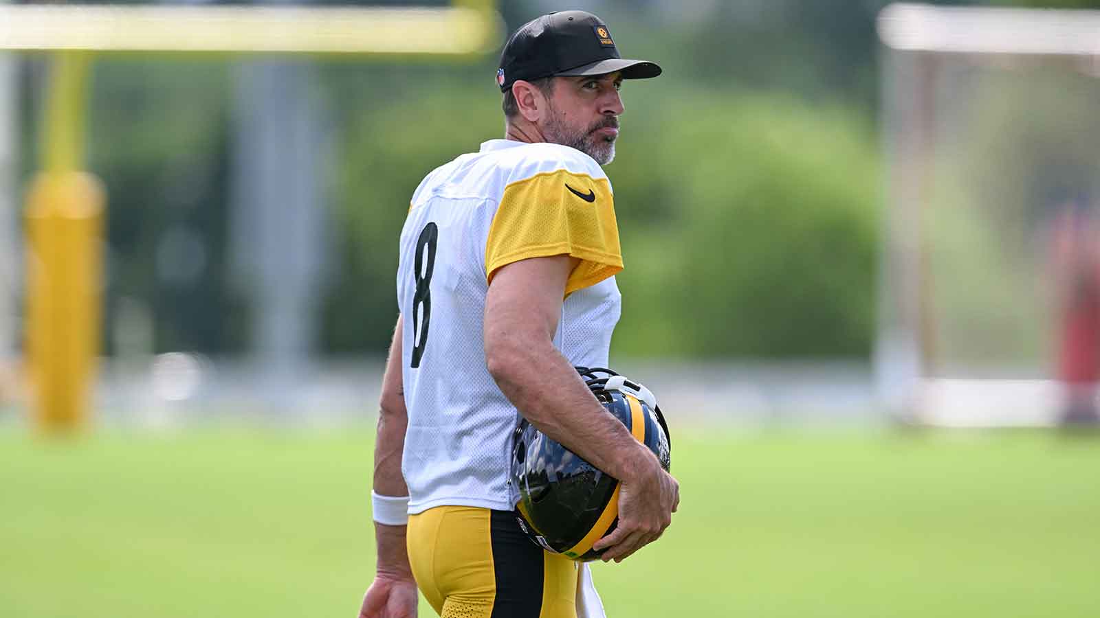 https://wp.clutchpoints.com/wp-content/uploads/2026/08/Steelers-quarterback-Aaron-Rodgers-in-training-camp.jpg
