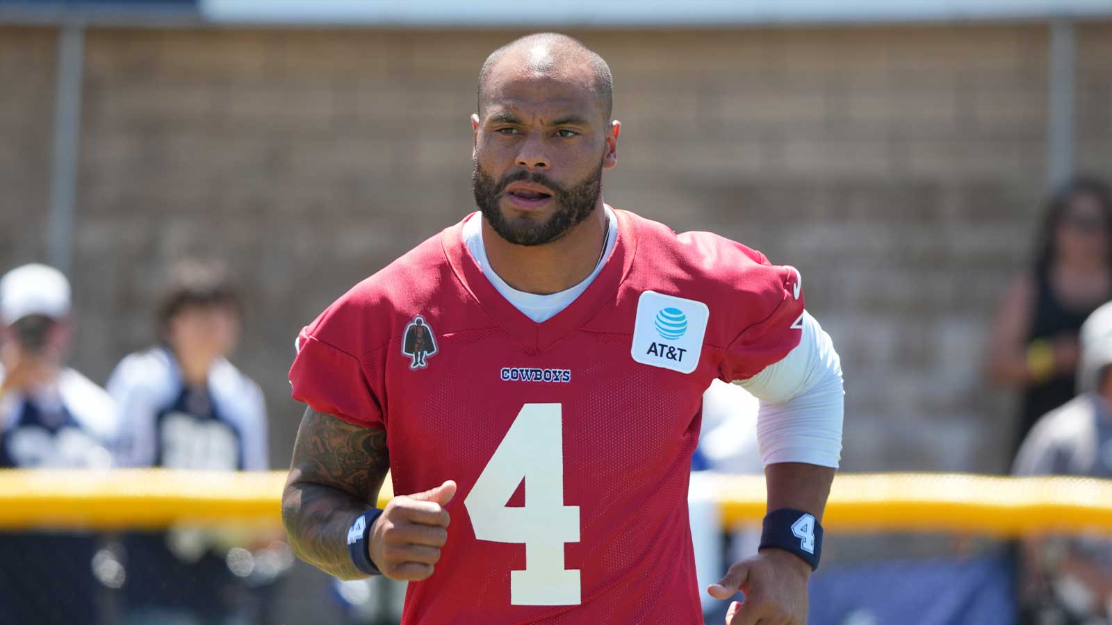 https://wp.clutchpoints.com/wp-content/uploads/2026/08/The-night-out-with-Dak-Prescott-that-became-a-sign-for-Von-Miller-move.jpg