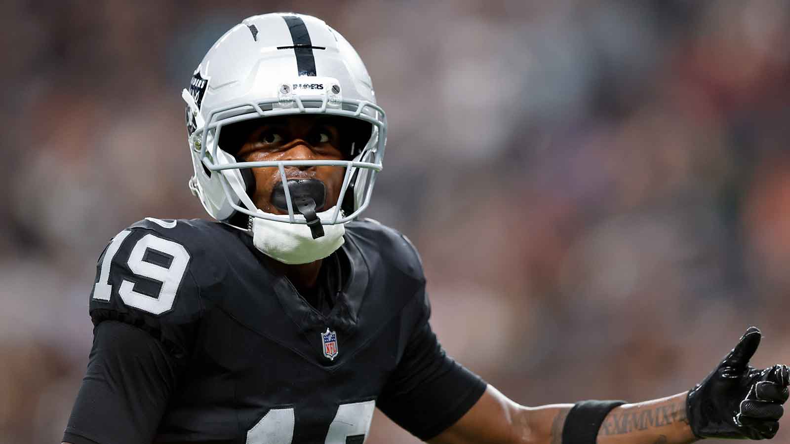 Training camp star’s offseason hype unravels with brutal drops vs. Texans
