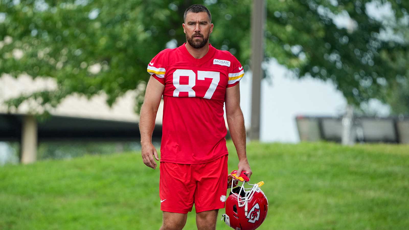 Chiefs insider debunks viral Travis Kelce AI beer-gut videos