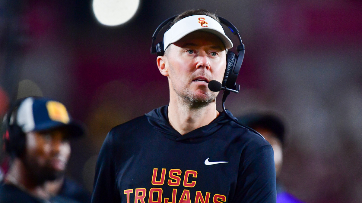 https://wp.clutchpoints.com/wp-content/uploads/2026/08/USC-Trojans-HC-Lincoln-Riley.jpg