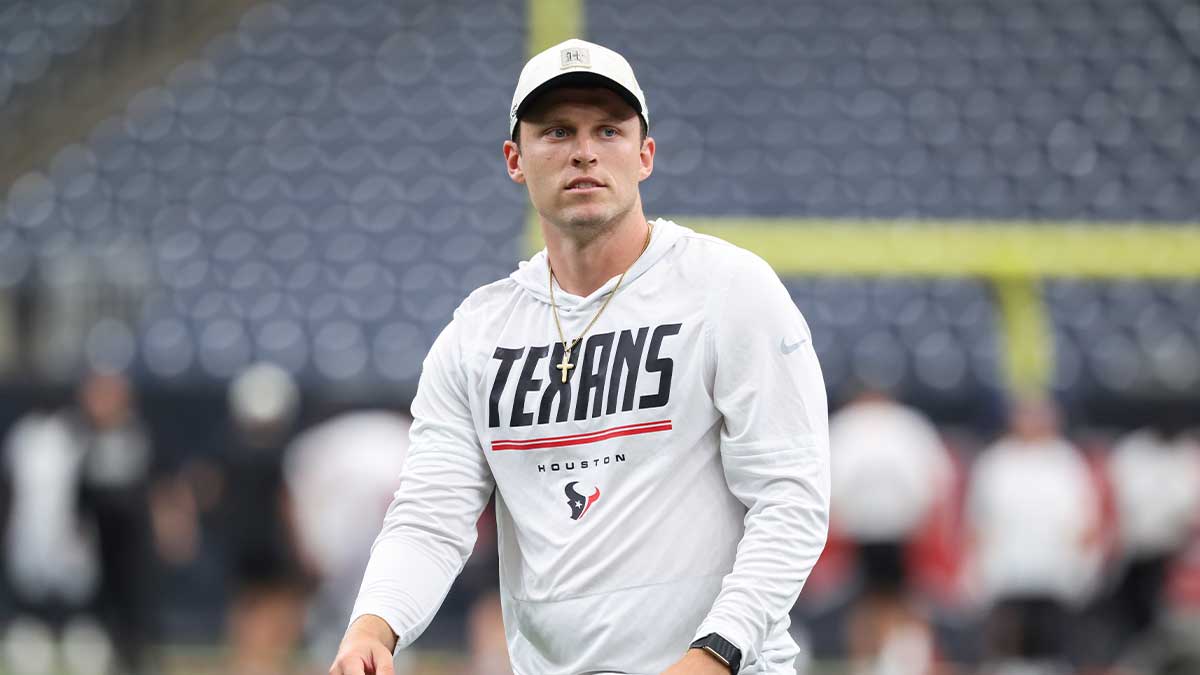 https://wp.clutchpoints.com/wp-content/uploads/2026/08/Veteran-QB-Brett-Rypien-looks-on-before-Texans-preseason-game-vs.jpg