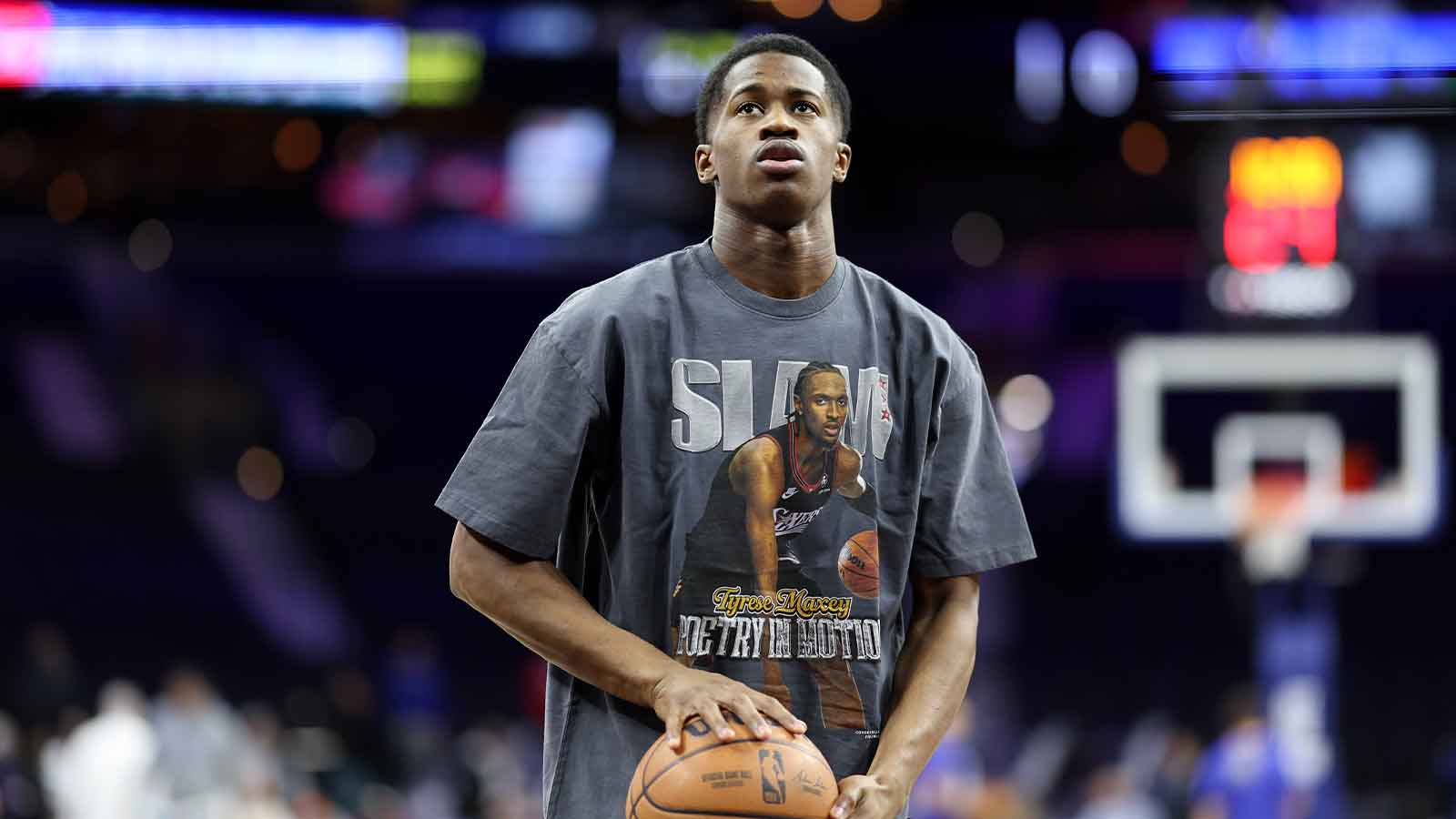 Watch 76ers’ VJ Edgecombe ruthlessly put young fan on poster