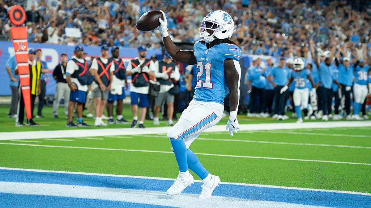 Watch Titans’ D’Ernest Johnson honor Chris Johnson with signature touchdown celly