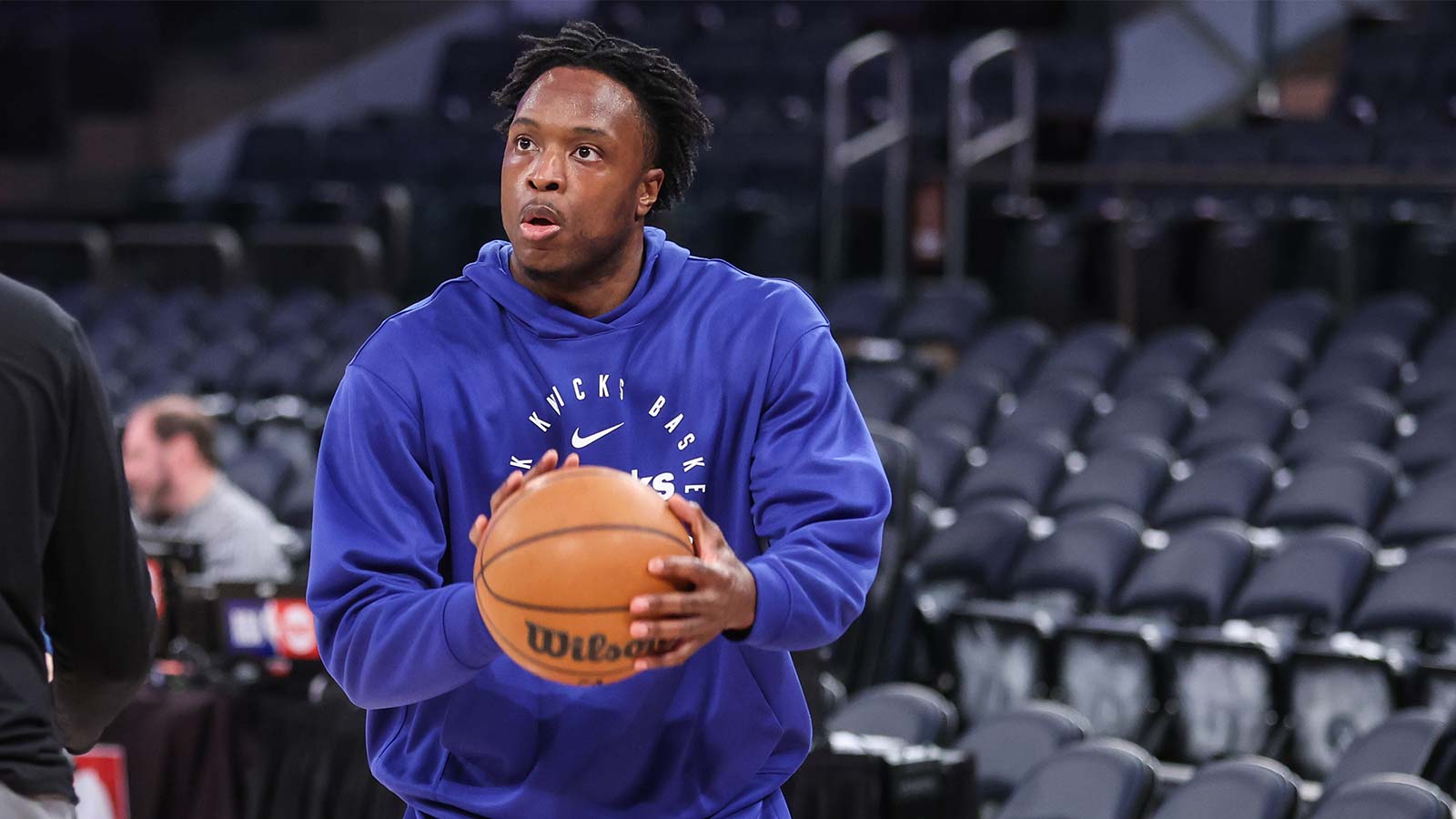 Watch Knicks’ OG Anunoby help players recreate iconic NBA Finals tip-in