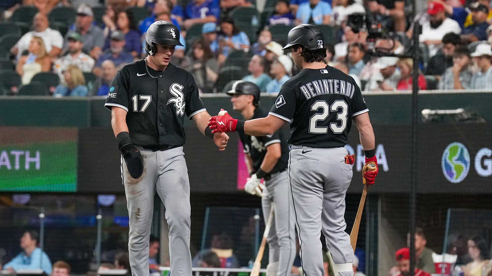 https://wp.clutchpoints.com/wp-content/uploads/2026/08/White-Sox-on-mound.jpg