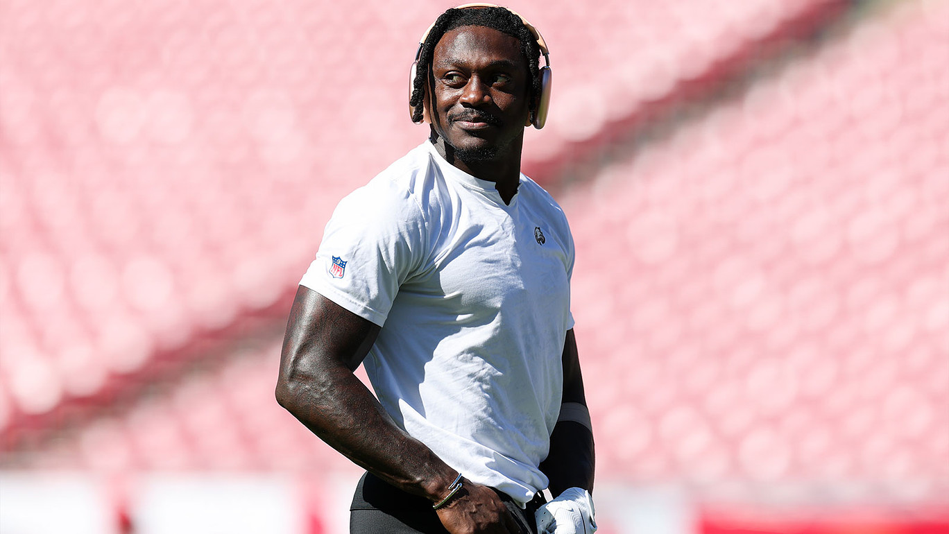 Patriots’ A.J. Brown savagely schools Sauce Gardner in joint practice vs. Colts