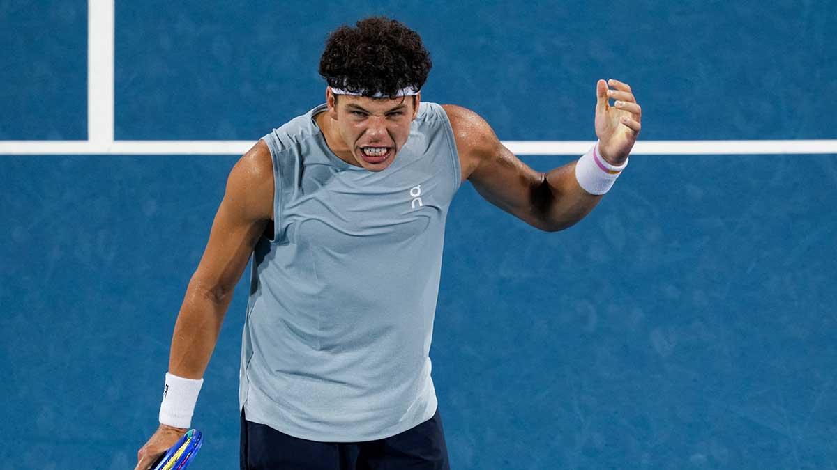 Ben Shelton dominates Stefanos Tsitsipas at US Open to set up Carlos Alcaraz duel