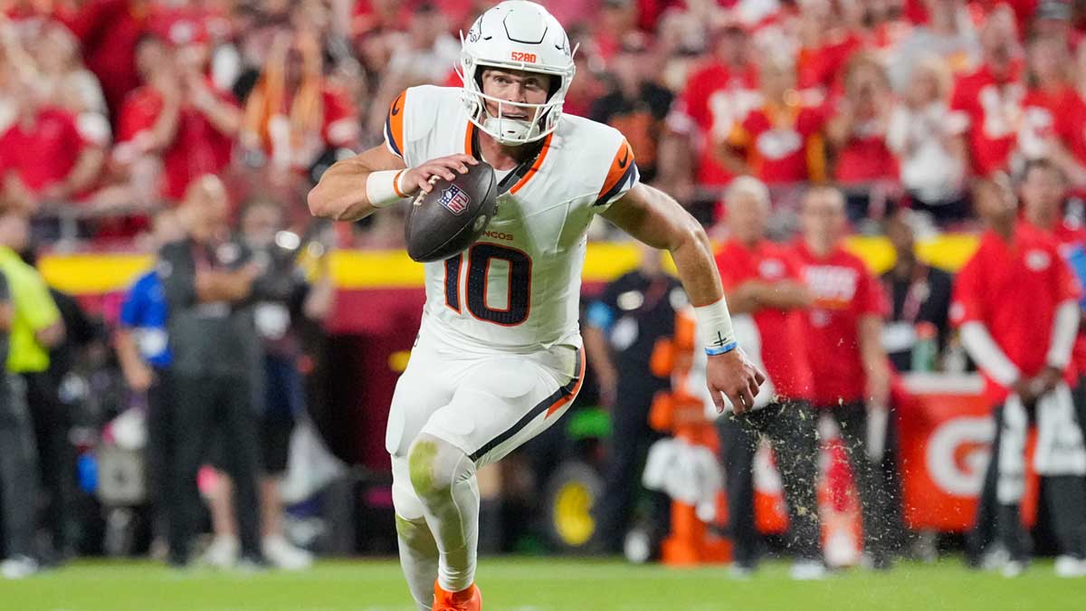 Denver Broncos quarterback Bo Nix (10) runs the ball against the Kansas City Chiefs during the game at GEHA Field at Arrowhead Stadium.