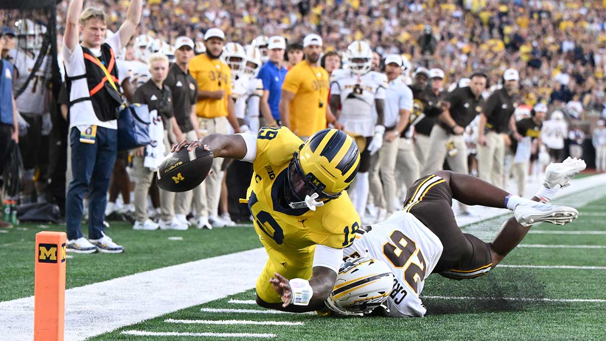 https://wp.clutchpoints.com/wp-content/uploads/2026/09/Bryce-Underwood-dive-for-end-zone.jpg