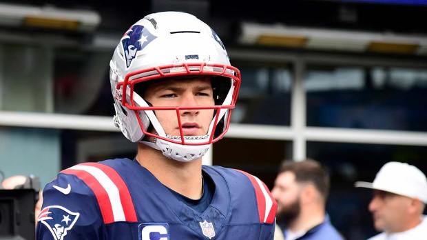 New England Patriots quarterback Drake Maye (10) looks on prior to the game against the Pittsburgh Steelers at Gillette Stadium.