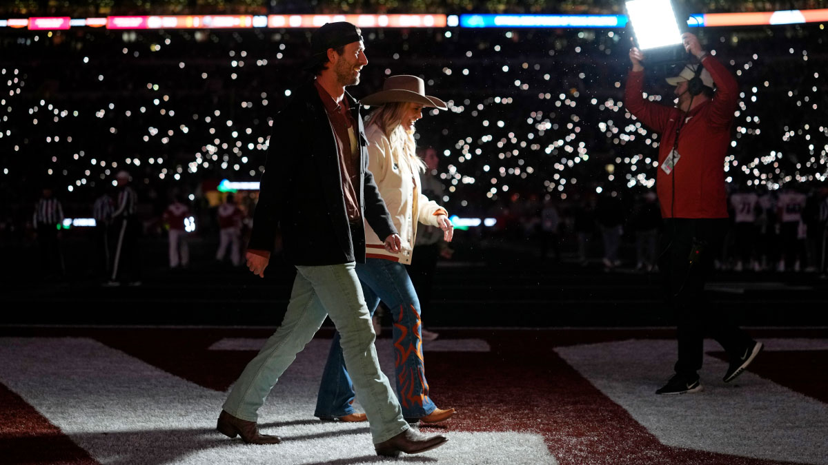 Of course Texas superfan Glen Powell is joining College GameDay for Ohio State showdown