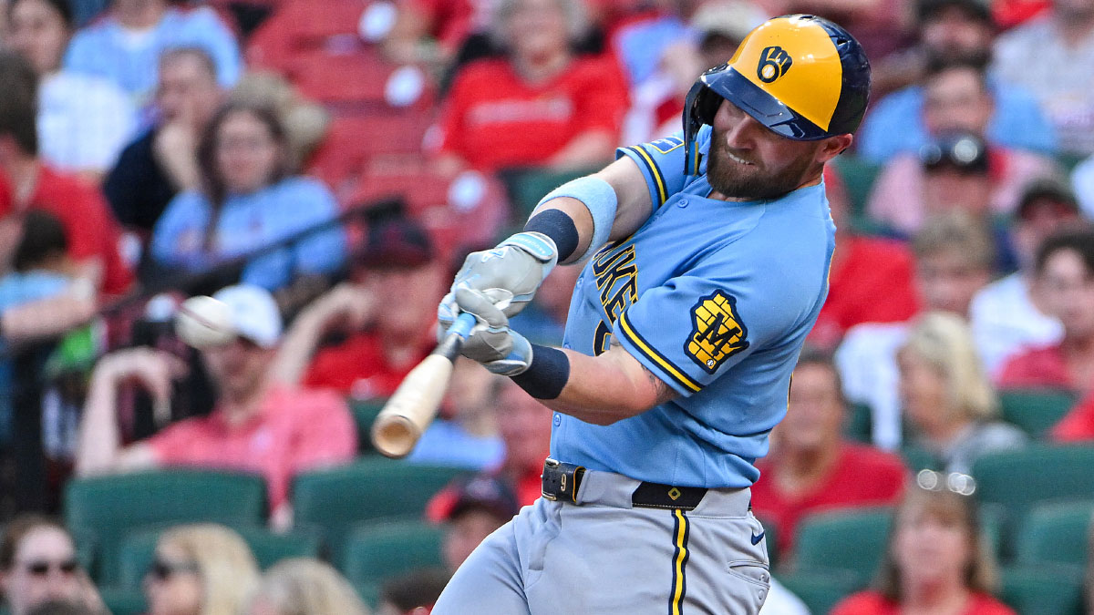https://wp.clutchpoints.com/wp-content/uploads/2026/09/Jake-Bauers-hits-a-home-run.jpg