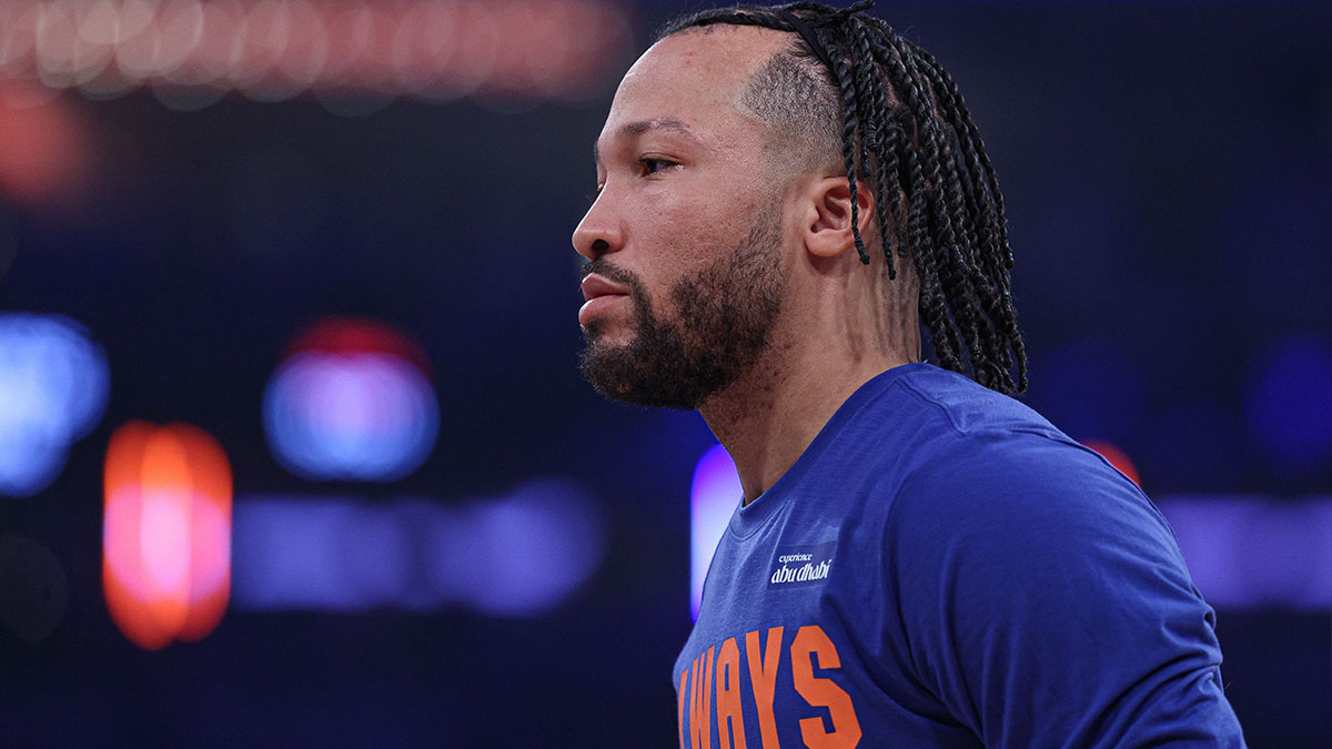 https://wp.clutchpoints.com/wp-content/uploads/2026/09/Jalen-Brunson-before-tip-off.jpg