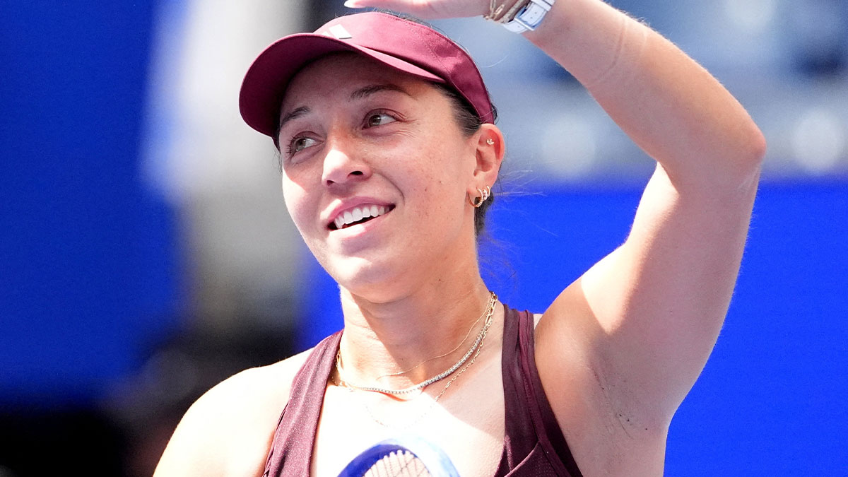 https://wp.clutchpoints.com/wp-content/uploads/2026/09/Jessica-Pegula-waving-to-the-crowd.jpg