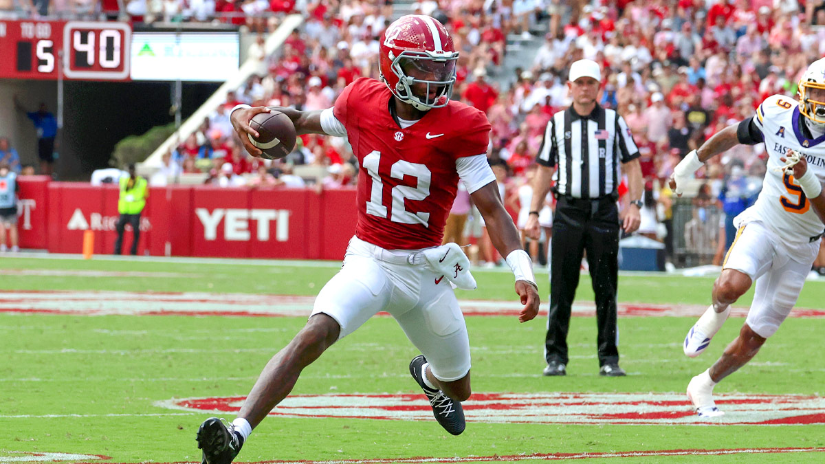 Alabama Crimson Tide quarterback Keelon Russell (12) carries the ball during the first quarter against the East Carolina Pirates at Saban Field at Bryant-Denny Stadium.