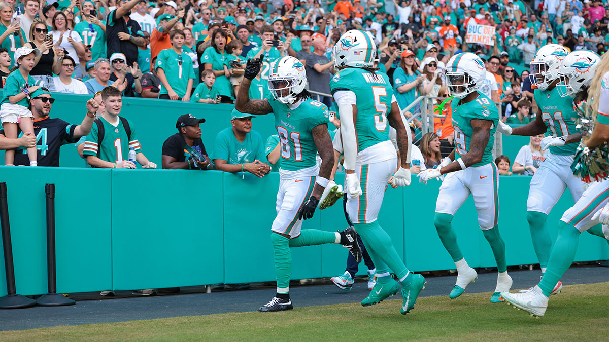 Chargers sign former Dolphins’ Mike McDaniel weapon to practice squad