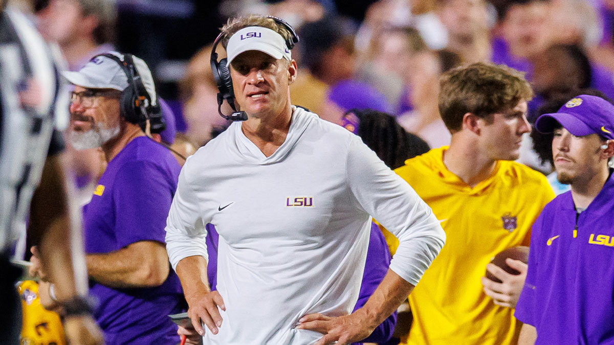 https://wp.clutchpoints.com/wp-content/uploads/2026/09/Lane-Kiffin-sidelines.jpg