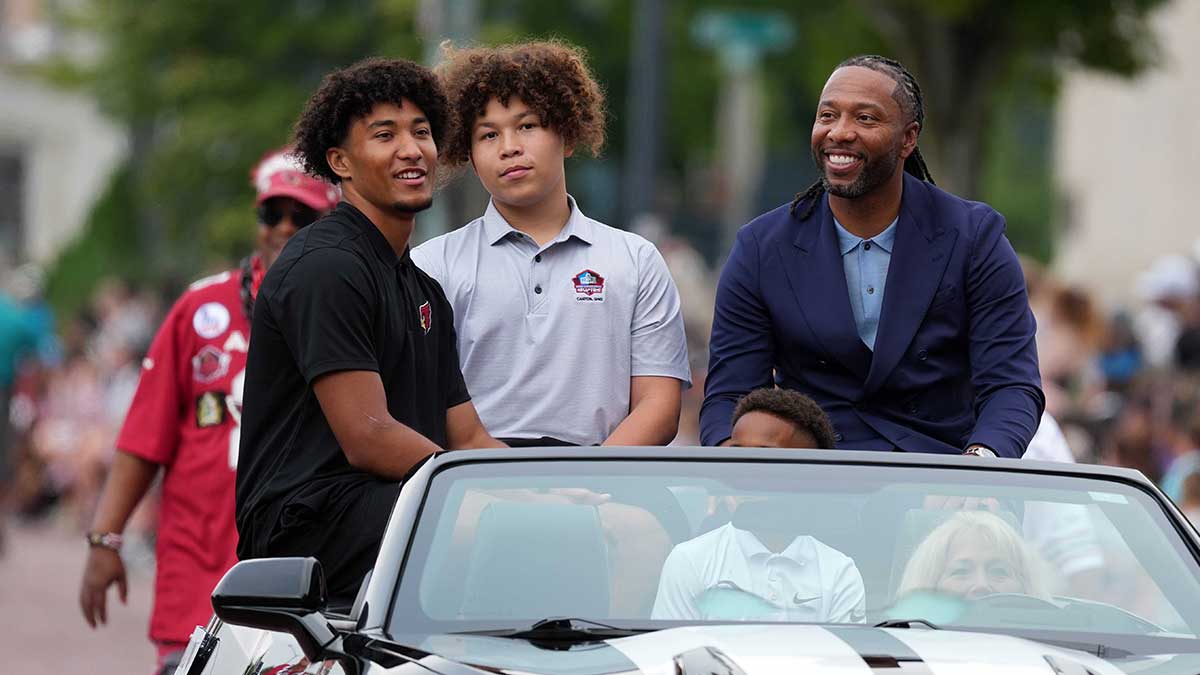 https://wp.clutchpoints.com/wp-content/uploads/2026/09/Larry-Fitzgerald-with-his-sons.jpg