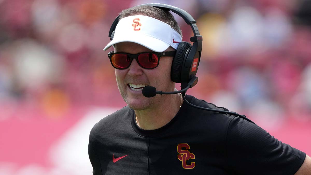USC’s Lincoln Riley fires back at critics of Week 0 attendance with savage clapback